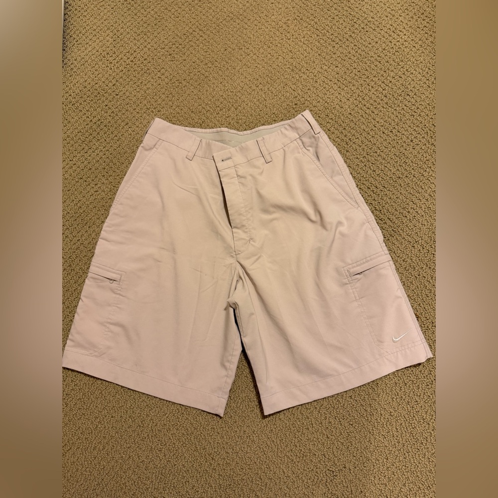 Nike Golf Fit Dry Dri-Fit Khaki Shorts Zipper Enclosure (Men’s Waist 32)